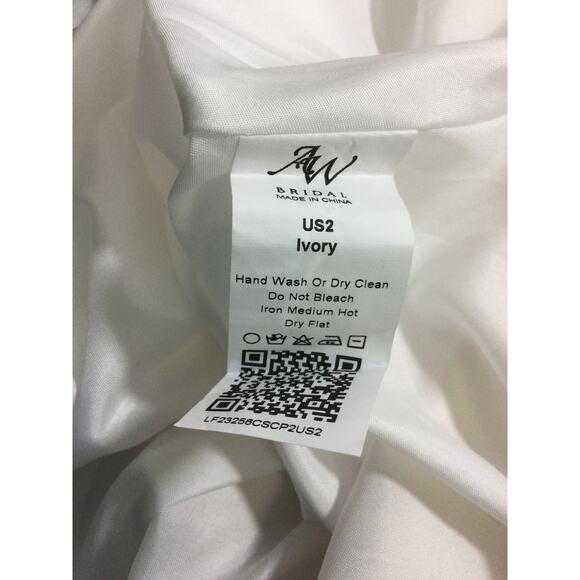 Elegant White Maxi Dress - Picture 8 of 9